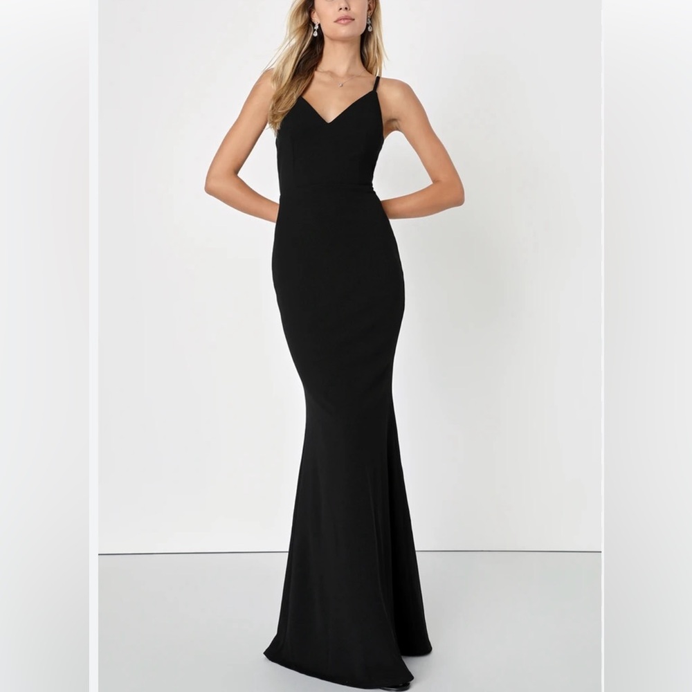 Lulu's Black Sleeveless V-Neck Maxi Gown